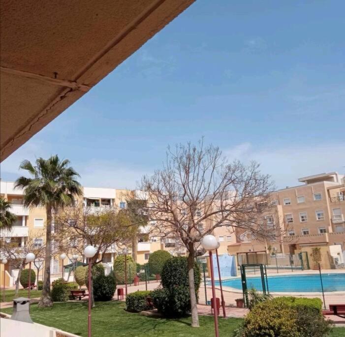 Apartamento Zona Playa En Roquetas Cerca De Bares Restaurantes Y Centro Comercial Roquetas de Mar Bagian luar foto